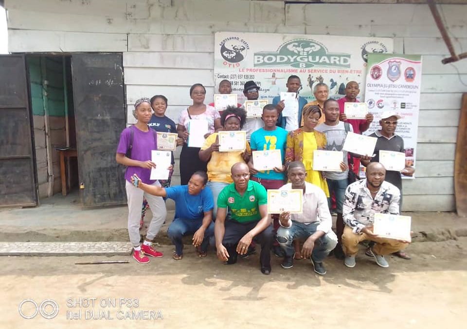 CAMEROUN INFOS: lutte contre les violences, l’incivisme, les drogues et stupéfiants en milieu sportif, scolaire et périscolaire. la FOJCAM, fondation olympia jujitsu Cameroun, forme les agents volontaires à Douala