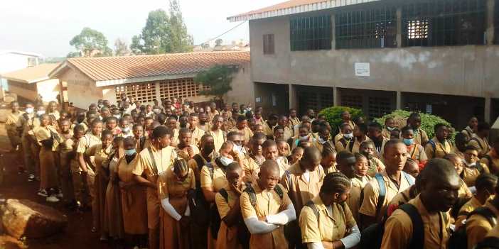 Rentrée scolaire 2022-2023: le lycée bilingue de Ngouache accueil la FOJCAM pour l’opération “ANNÉE SCOLAIRE SANS VIOLENCE, SANS INCIVISME ET SANS DROGUE”